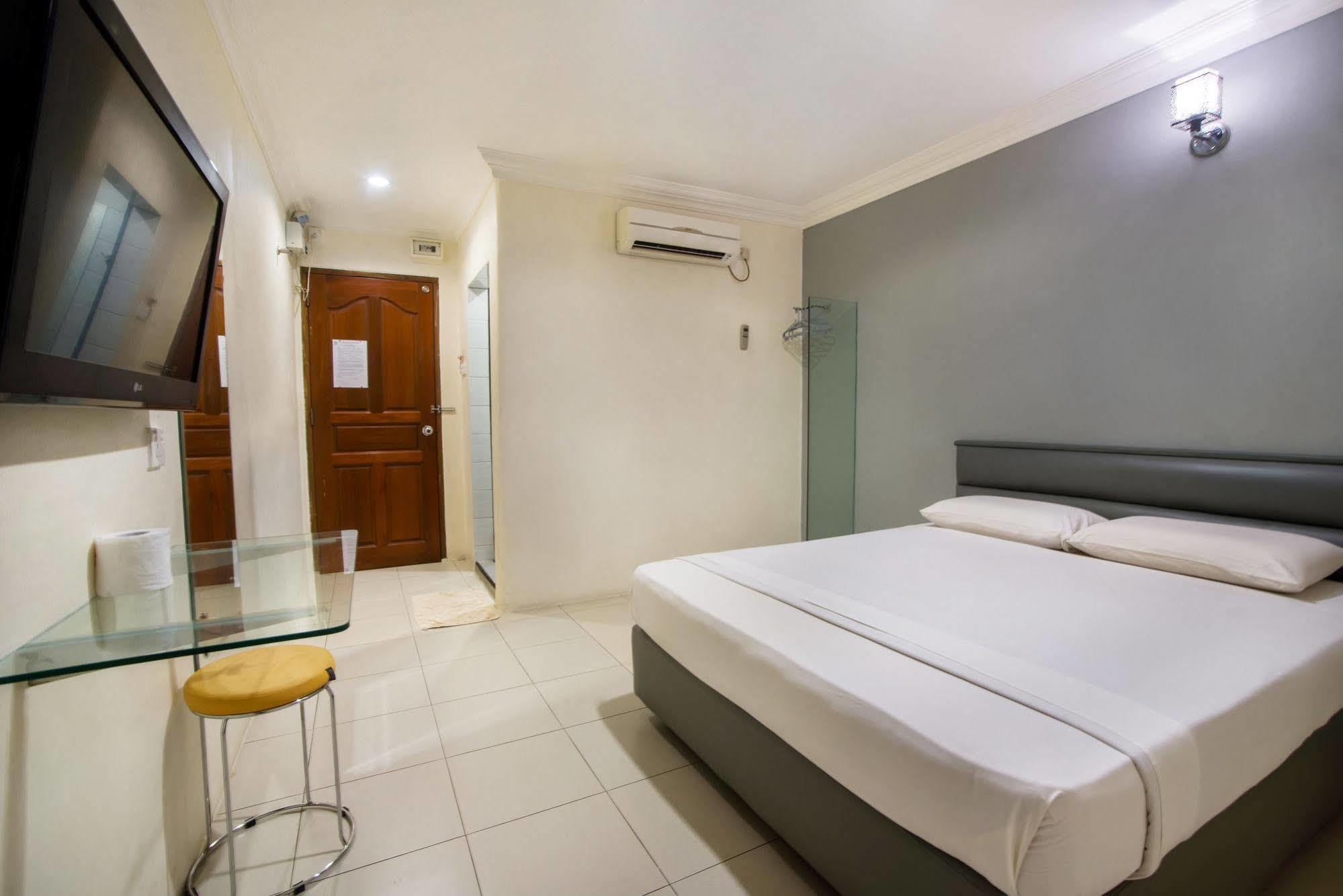 Dju Dju Hotel Batam Buitenkant foto