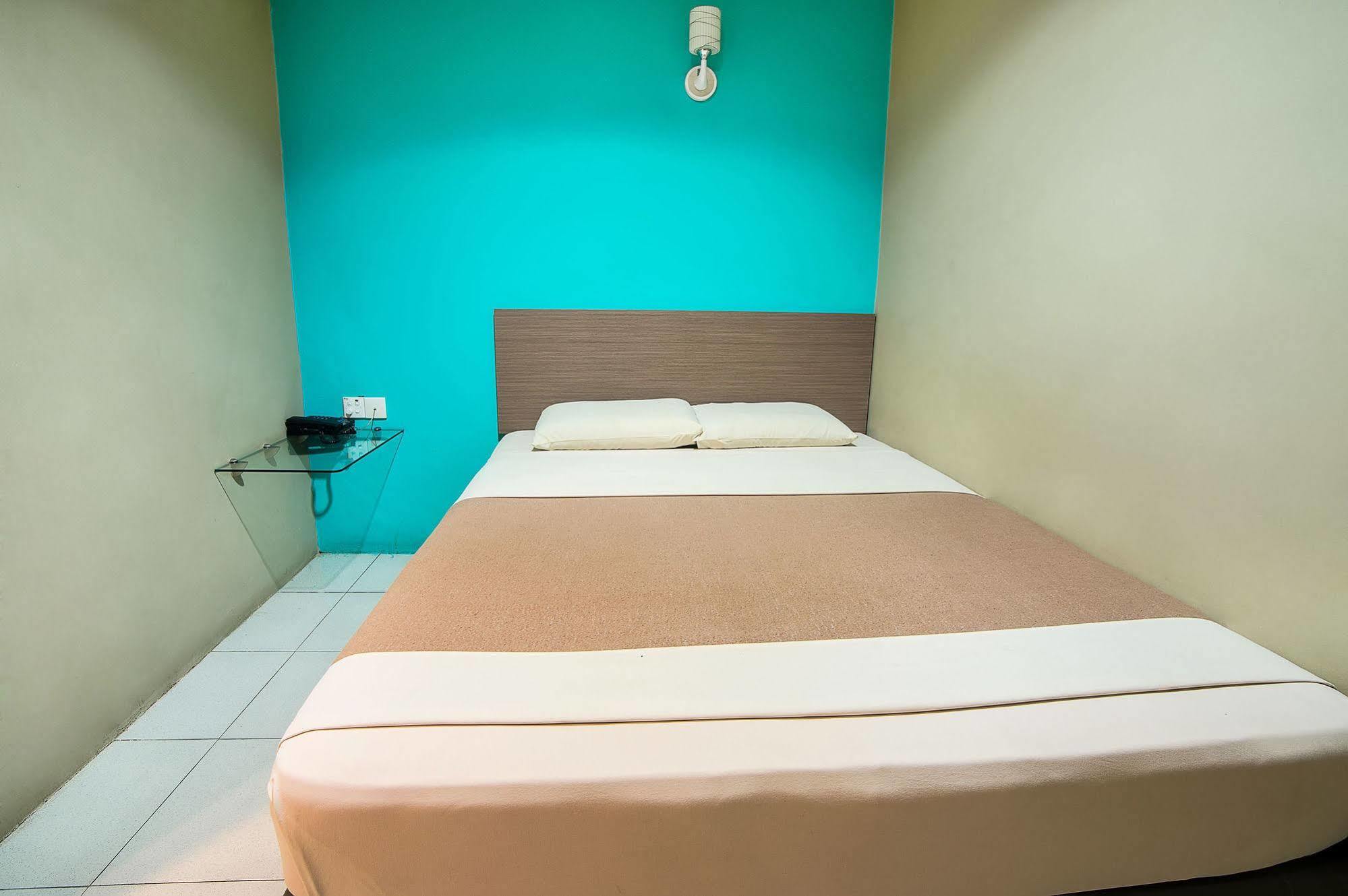 Dju Dju Hotel Batam Buitenkant foto