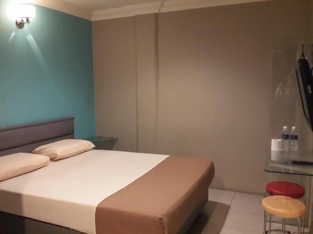 Dju Dju Hotel Batam Buitenkant foto