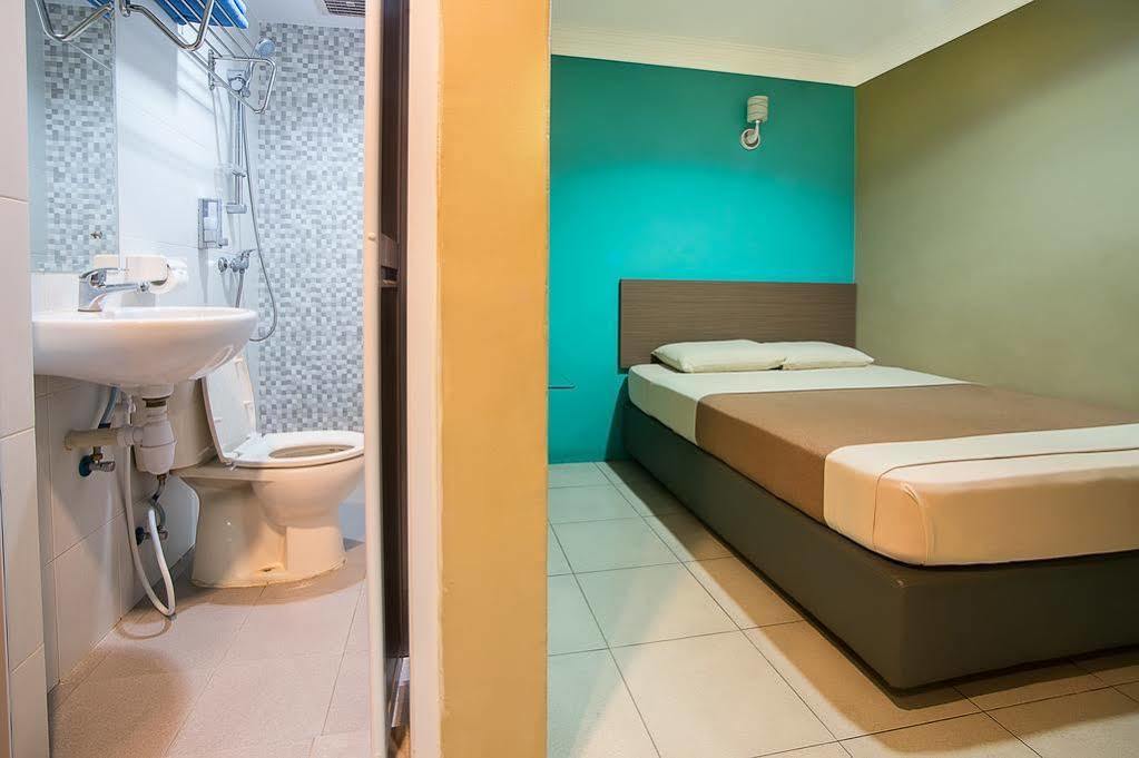 Dju Dju Hotel Batam Buitenkant foto