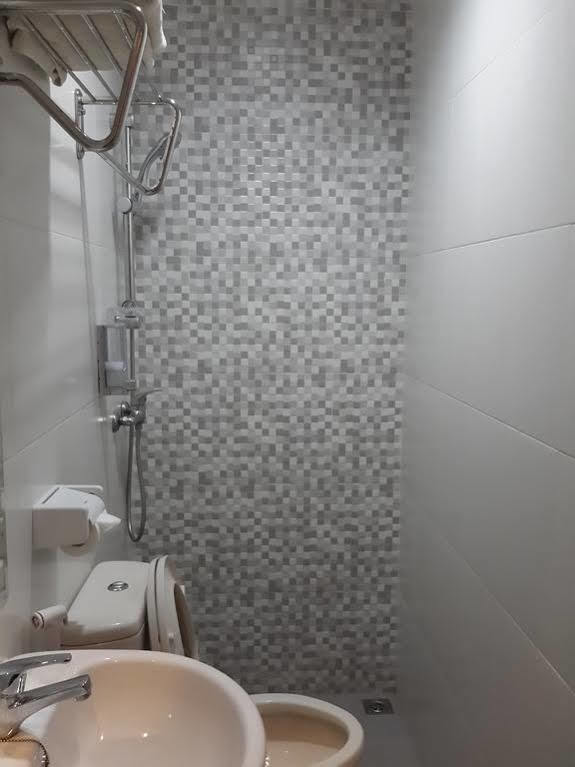 Dju Dju Hotel Batam Buitenkant foto