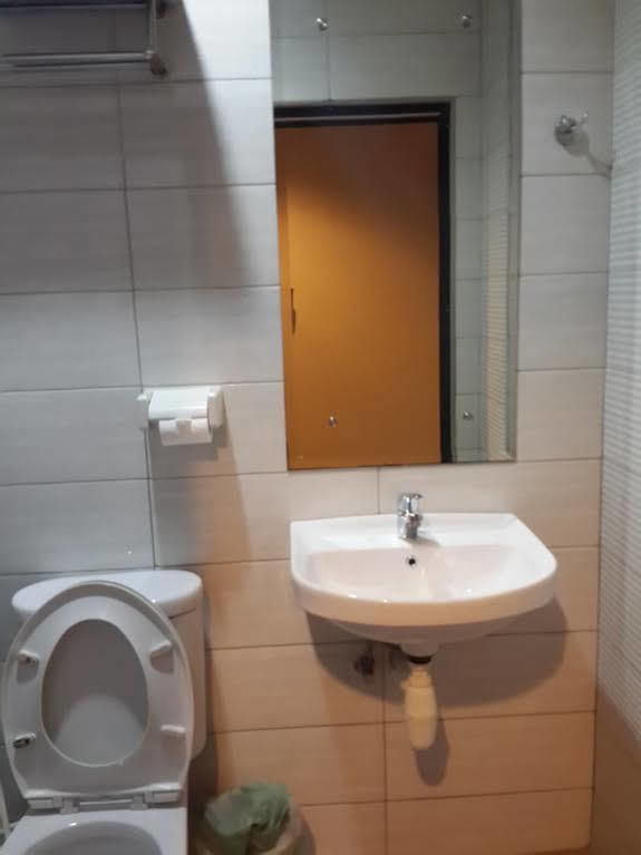 Dju Dju Hotel Batam Buitenkant foto
